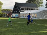 Laatste training S.K.N.W.K. JO9-1 van seizoen 2021-2022 (partijtje tegen de ouders) (68/71)
